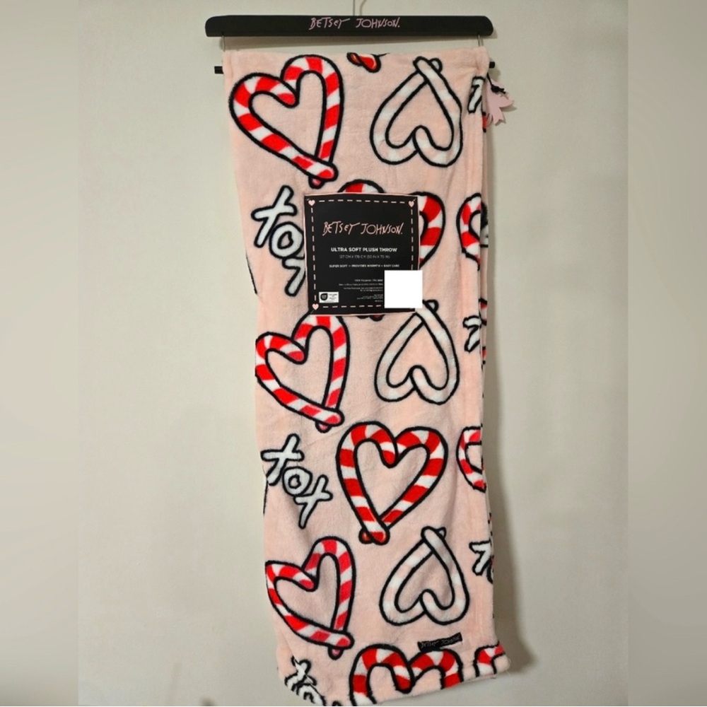 VIRAL Betsey Johnson Throw 🇺🇸 US Exclusive
